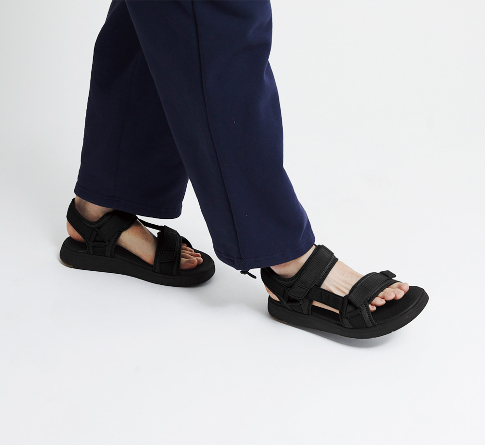 OAKS FIELDストラップサンダル